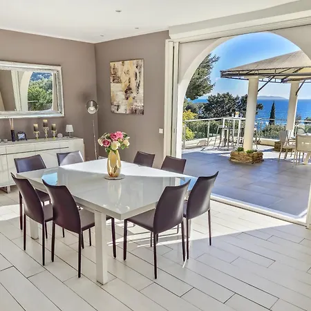 Villa Domaine Du Soleil, Vue Avec Piscine Le Lavandou