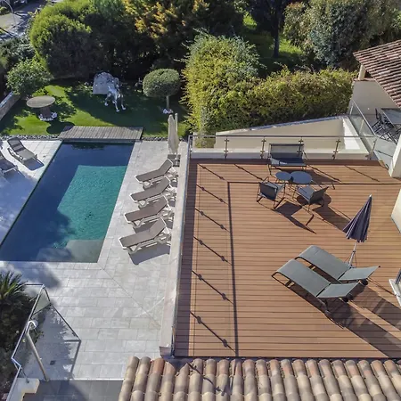 Domaine Du Soleil, Vue Avec Piscine