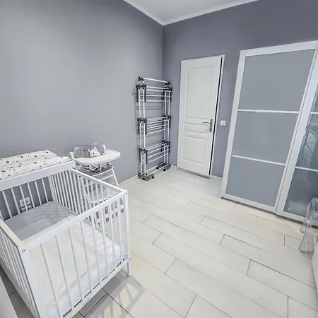 Domaine Du Soleil, Vue Avec Piscine * Le Lavandou