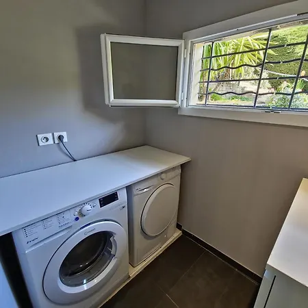 Domaine Du Soleil, Vue Avec Piscine Le Lavandou