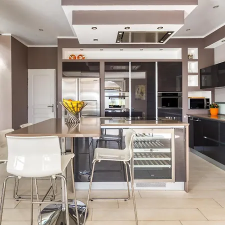 Domaine Du Soleil, Vue Avec Piscine Le Lavandou