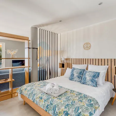 Domaine Du Soleil, Vue Avec Piscine *