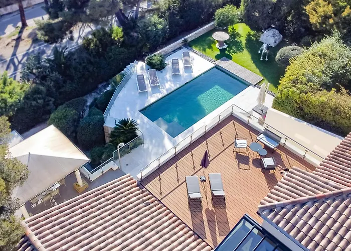 Domaine Du Soleil, Vue Avec Piscine