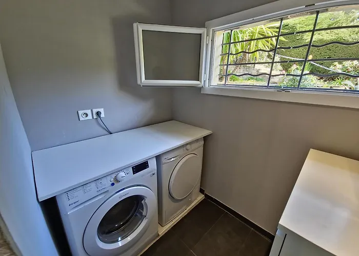 Domaine Du Soleil, Vue Avec Piscine Le Lavandou