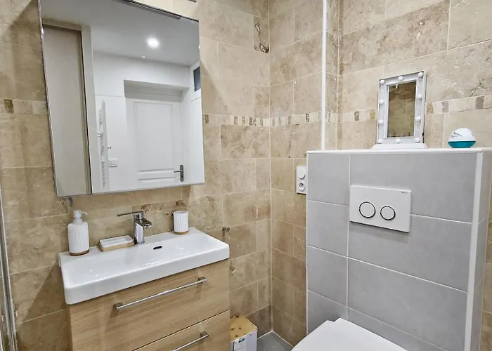 Domaine Du Soleil, Vue Avec Piscine Le Lavandou