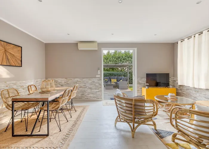 Domaine Du Soleil, Vue Avec Piscine