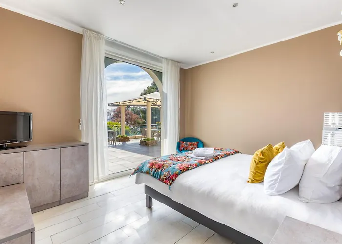 Domaine Du Soleil, Vue Avec Piscine Villa Le Lavandou