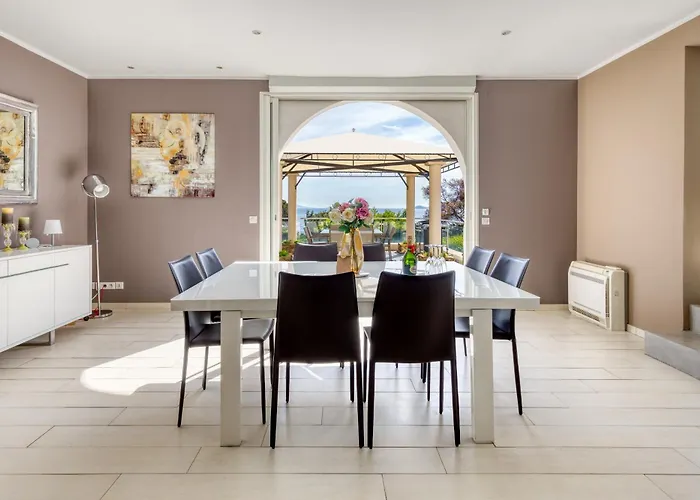 Villa Domaine Du Soleil, Vue Avec Piscine Le Lavandou