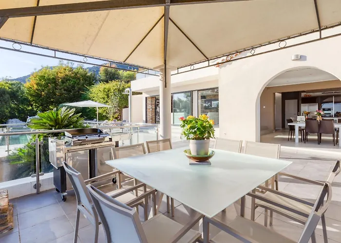 Domaine Du Soleil, Vue Avec Piscine Villa