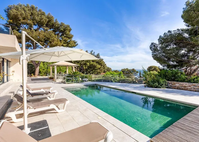 Villa Domaine Du Soleil, Vue Avec Piscine Le Lavandou