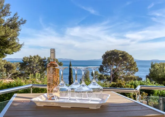 Domaine Du Soleil, Vue Avec Piscine Le Lavandou