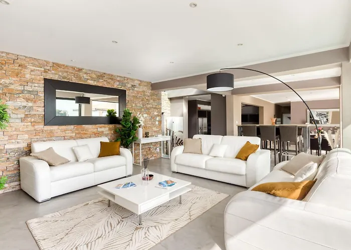 Domaine Du Soleil, Vue Avec Piscine Le Lavandou