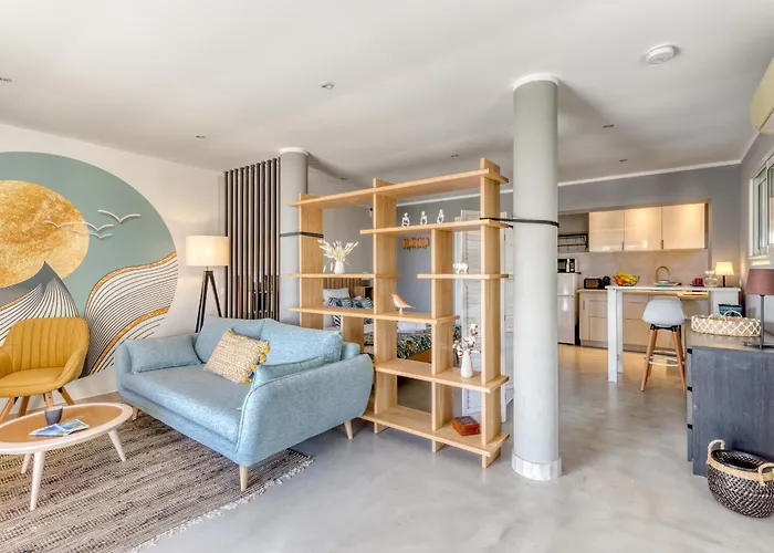 Domaine Du Soleil, Vue Avec Piscine *