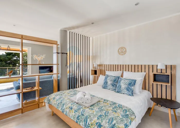 Domaine Du Soleil, Vue Avec Piscine *