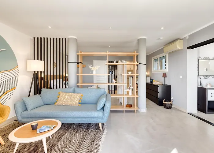 Domaine Du Soleil, Vue Avec Piscine Le Lavandou