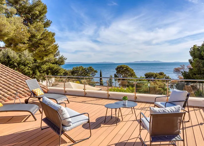 Domaine Du Soleil, Vue Avec Piscine